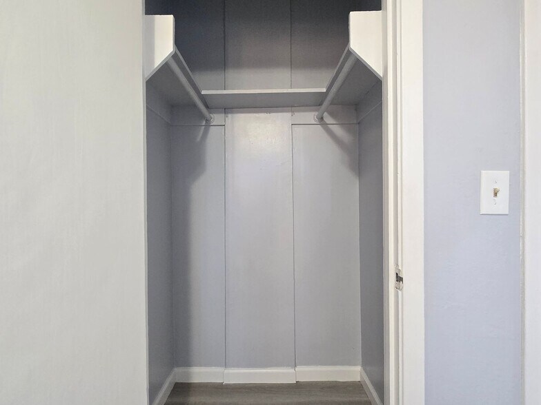 Building Photo - 452 S 4th St