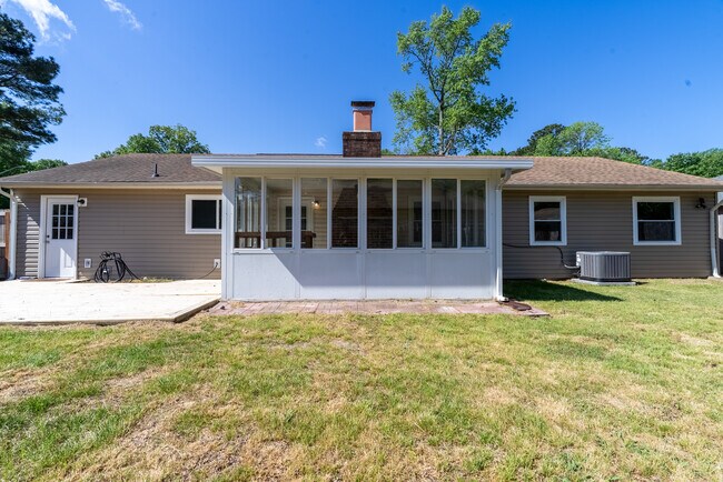 Building Photo - 1724 Placid Ct