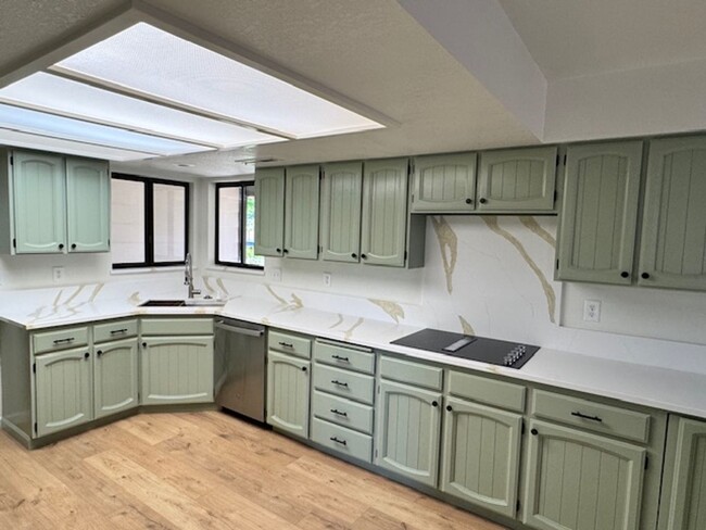 Building Photo - Remodeled home with a view