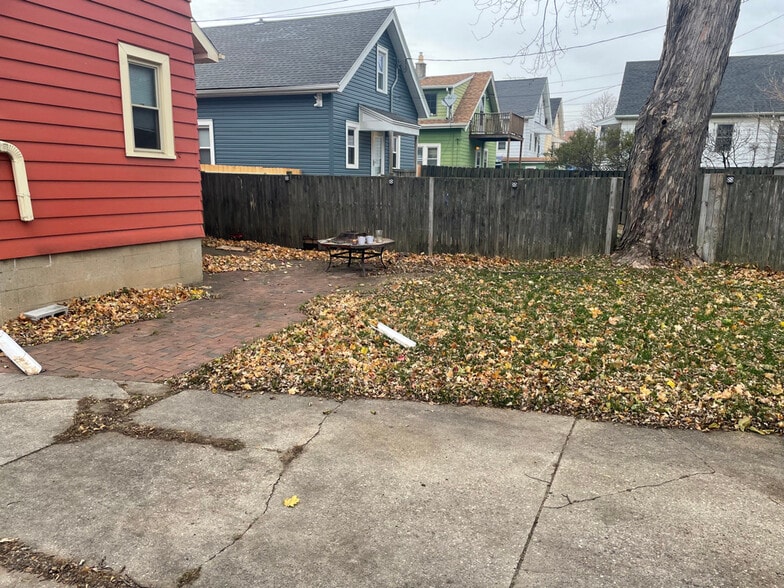 Patio - 212 N 63rd St