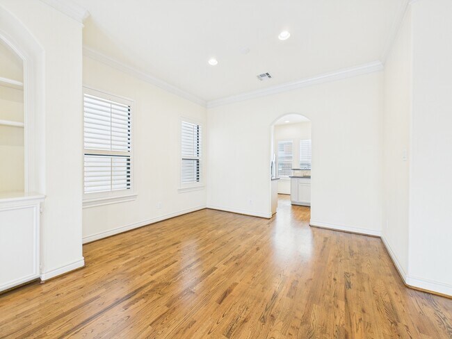 Building Photo - 11025 Sherwood Grv
