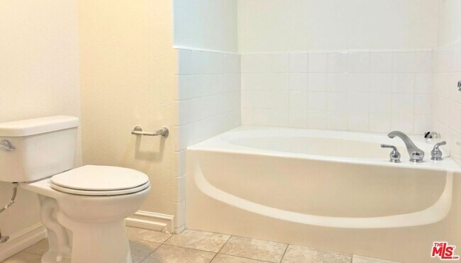 Building Photo - 629 Traction Ave