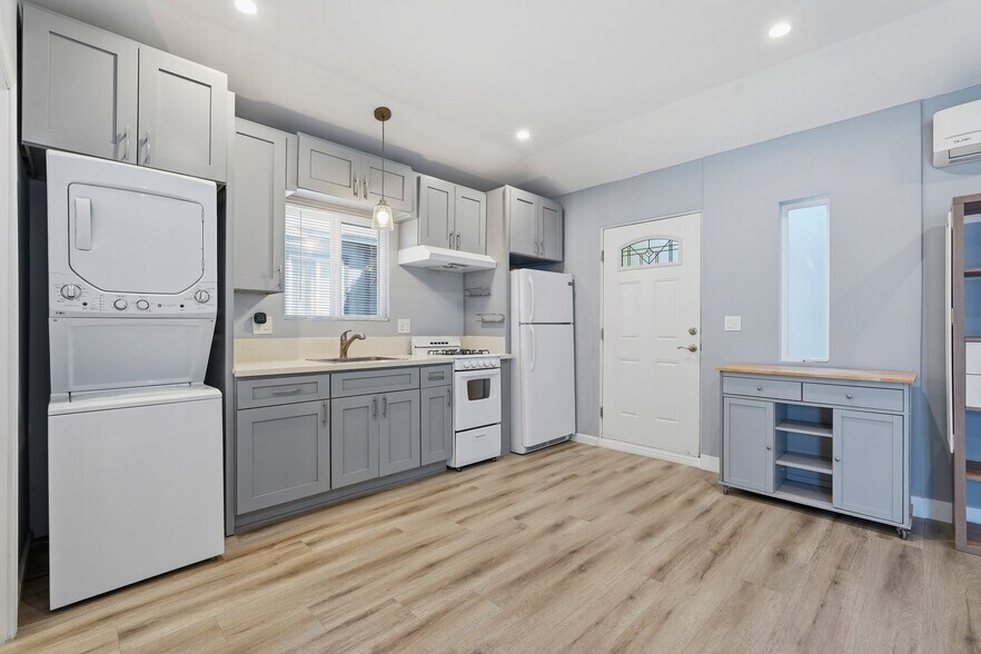 Building Photo - 5862 Beck Ave