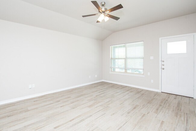 Building Photo - 344 Arnold Dr
