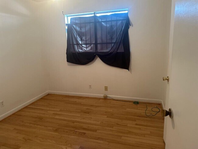 Building Photo - 6003 Heatherbrook Dr