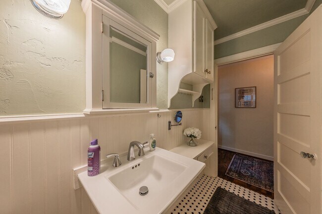 Building Photo - 2157 W Lotus Ave