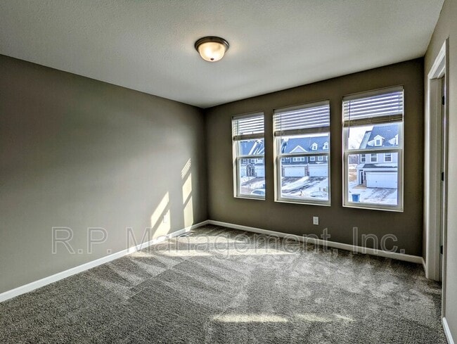 Building Photo - 5951 Urbandale Ln N