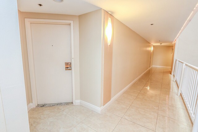 Building Photo - 1717 N Bayshore Dr