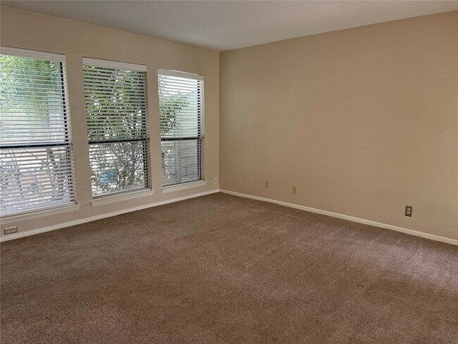 Building Photo - 17 Casa Verde St