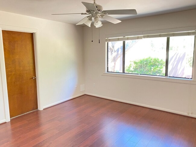 Building Photo - 2285 Sanborn Dr