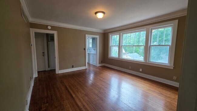 Building Photo - Beautiful 2BR 1BA unit w/ Covered Porch in Downtown Liberty