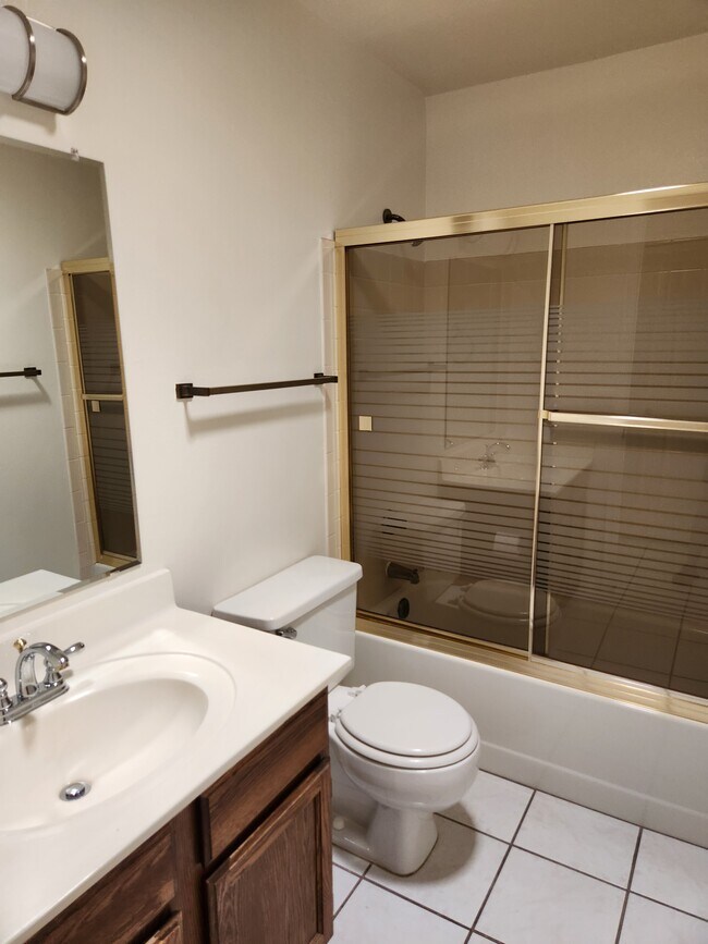 Building Photo - 14404 N 57th Dr