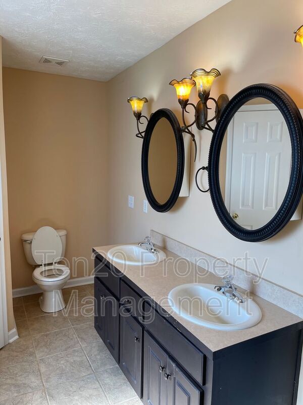 Building Photo - 817 Baycreek Ct