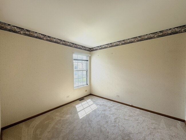 Building Photo - 1604 Estate Cir