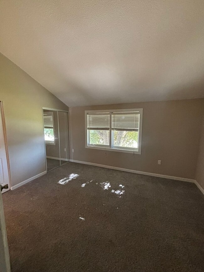 Building Photo - 914 Shorewinds Dr