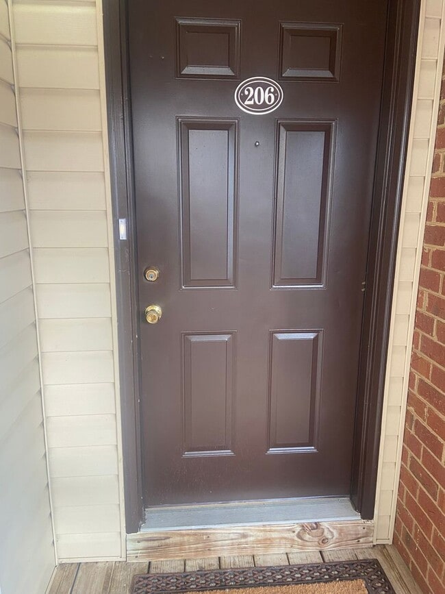 Building Photo - 190-206 (11) (NO TRANSFERS!)