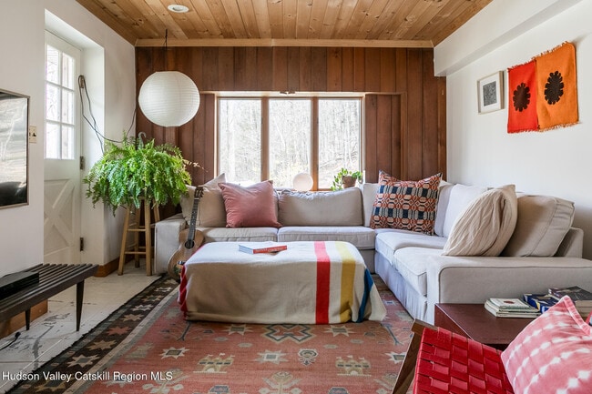 Building Photo - 671 Watson Hollow Rd