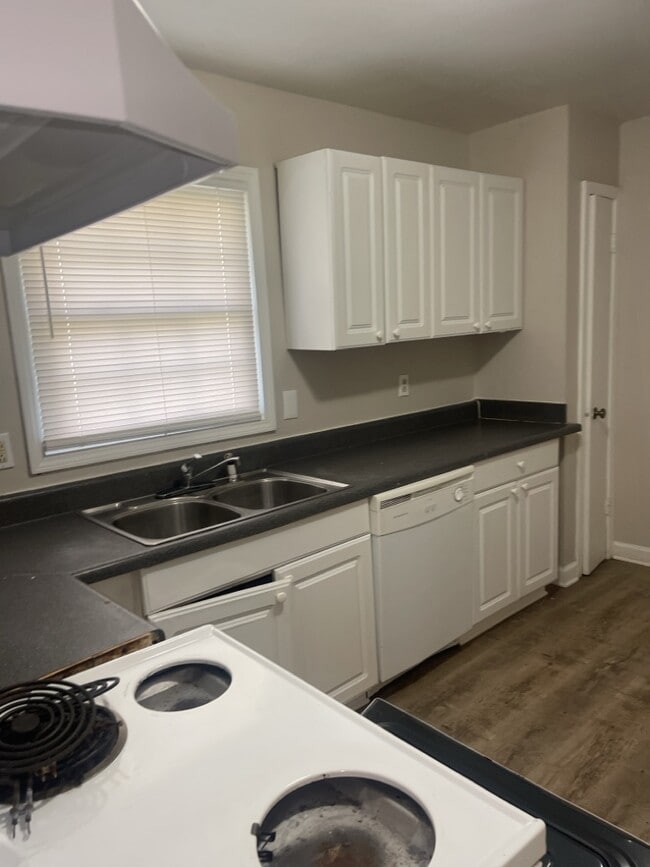 Building Photo - 6105 Trent Dr NW