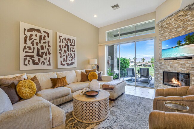 Building Photo - 502 Desert Holly Dr