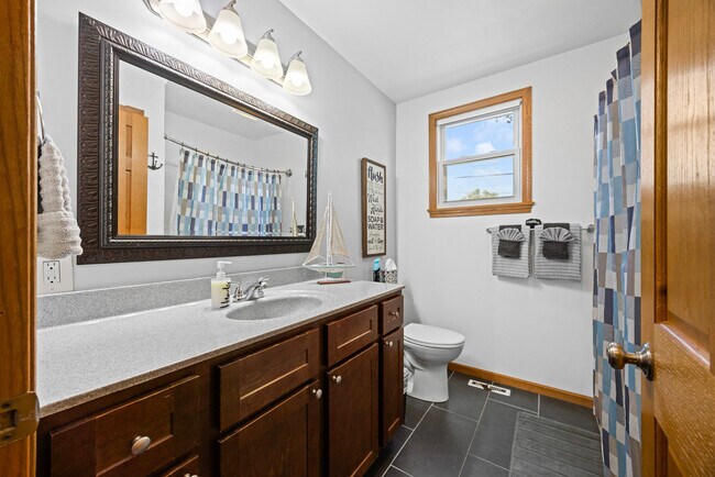 Building Photo - 15414 N River Beach Dr