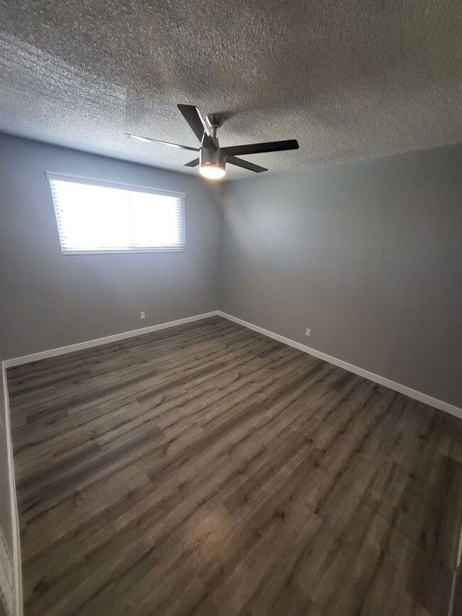 Interior Photo - 721 Venice Way