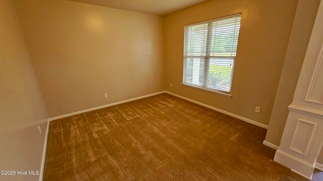 Building Photo - 302 SW Plantation Dr
