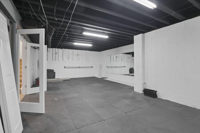 Building Photo - 7090 Dean Farm Rd