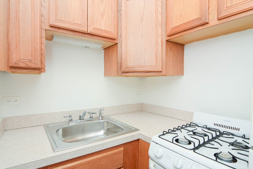 Building Photo - 516 W Melrose St