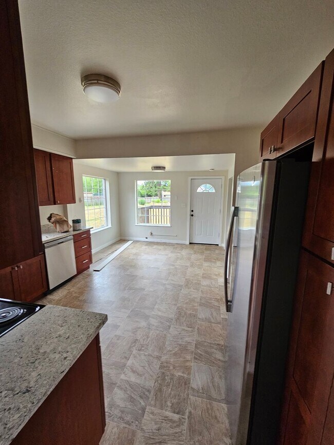 Building Photo - Serene 4 bedroom farmhouse in a quiet coun...