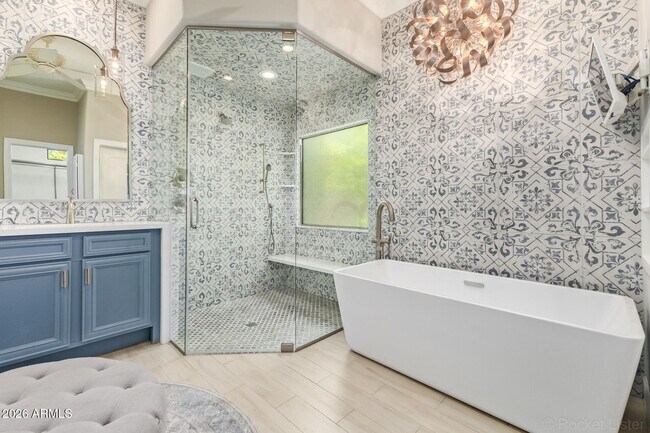 Building Photo - 326 W Loma Ln