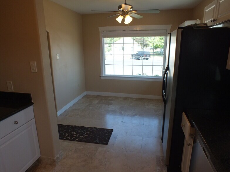 413 dining area - 413 S 8th St