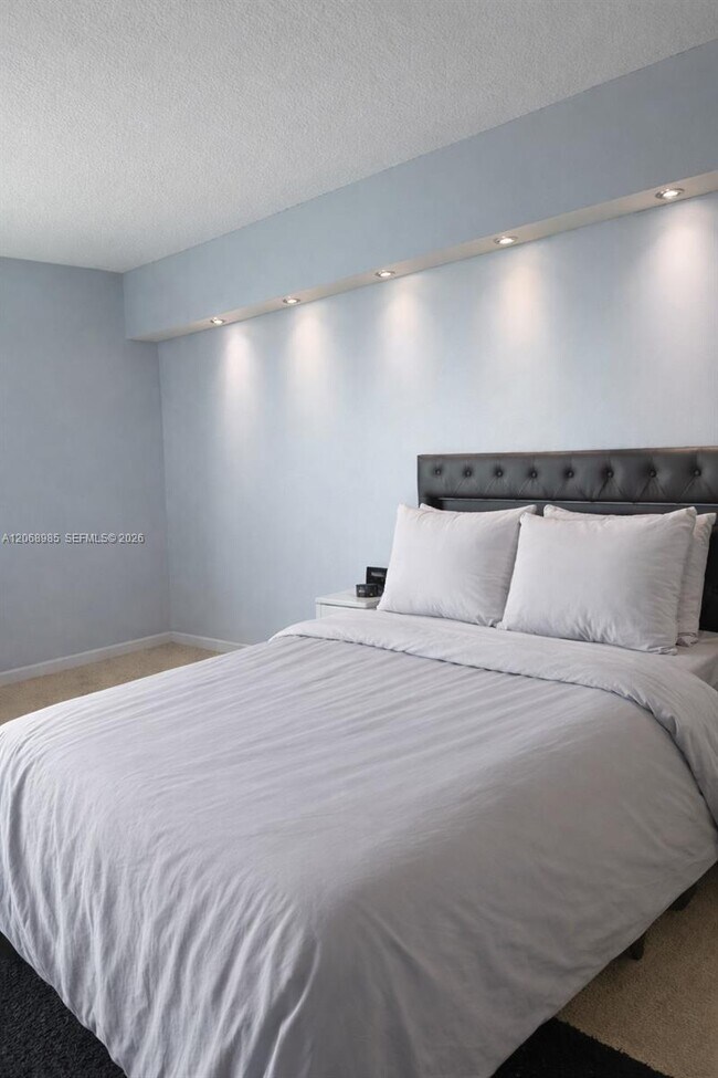 Building Photo - 335 S Biscayne Blvd