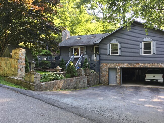 2 car garage with additional storage - 283 Tanglewood Dr