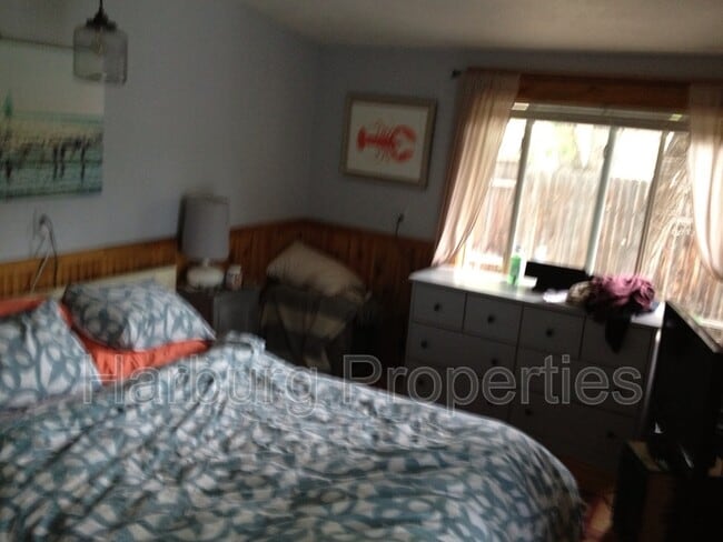 Building Photo - 1035 Mapleton Ave