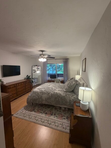 Bedroom (picture with furniture) - 1205 Mariposa Ave