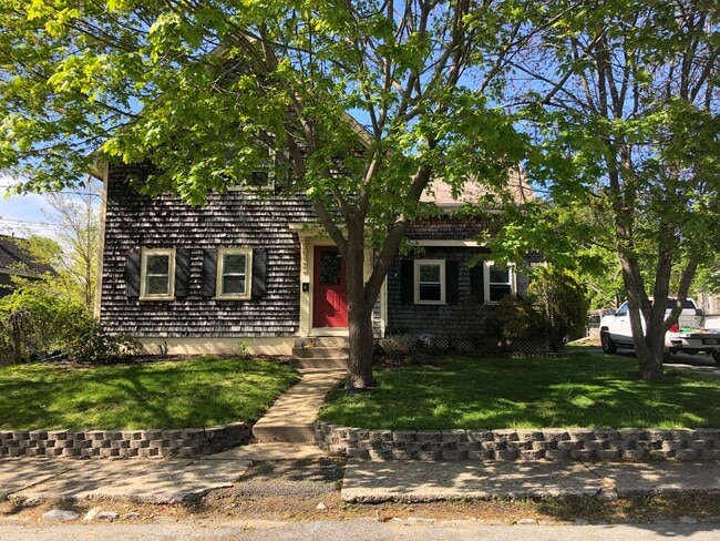 Building Photo - 171 Center Ave