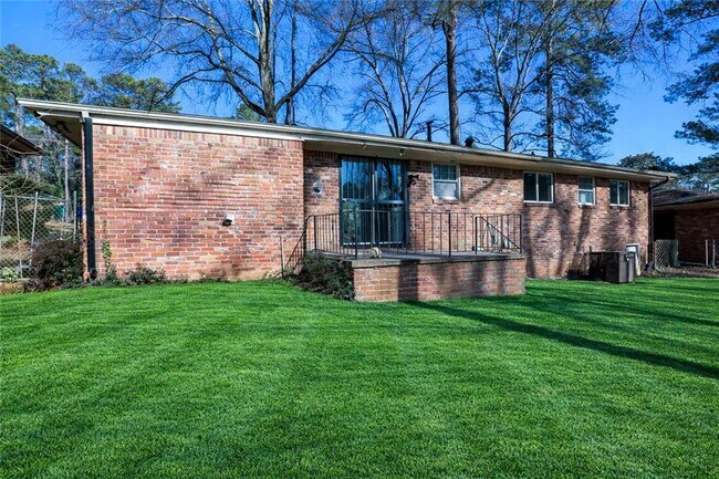 Building Photo - 2707 Cavalier Way