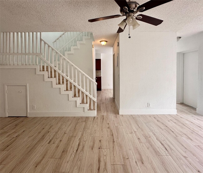 Building Photo - 2580 Coral Springs Dr