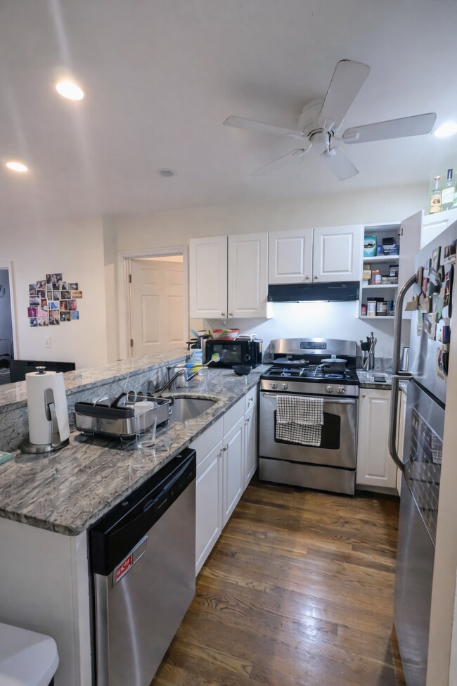 Building Photo - 66 Egmont St