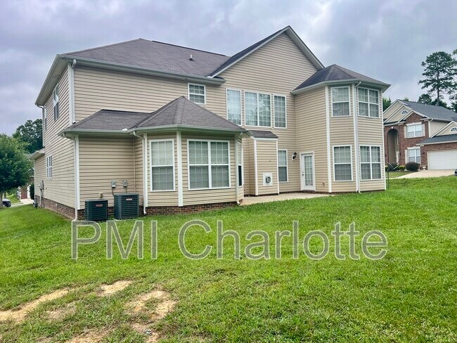 Building Photo - 7001 Mountain Top Ct