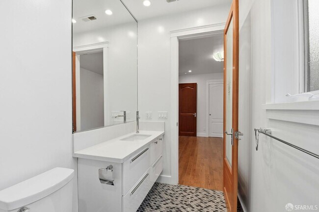 Building Photo - 526 Silver Ave