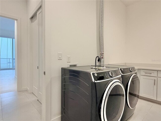 Building Photo - 920 N Osceola Ave