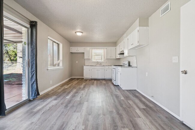 Building Photo - 713 NE 79th Pl