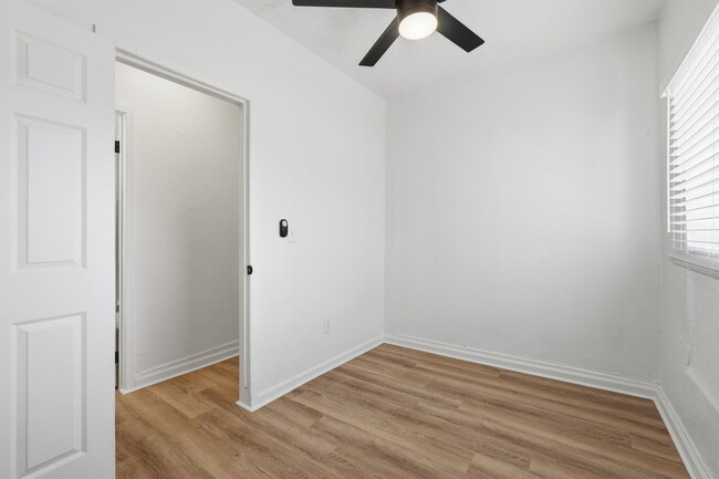 Building Photo - 325 N 15th St