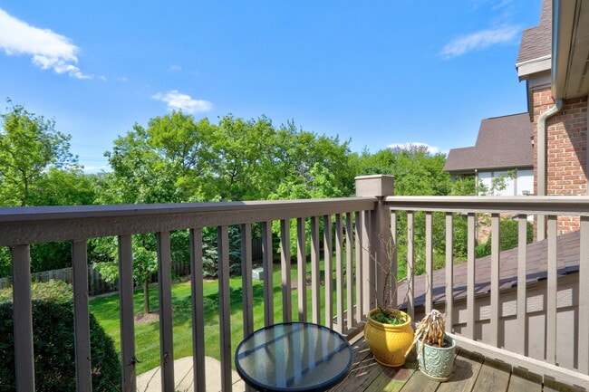 Building Photo - 210 Rosehall Dr