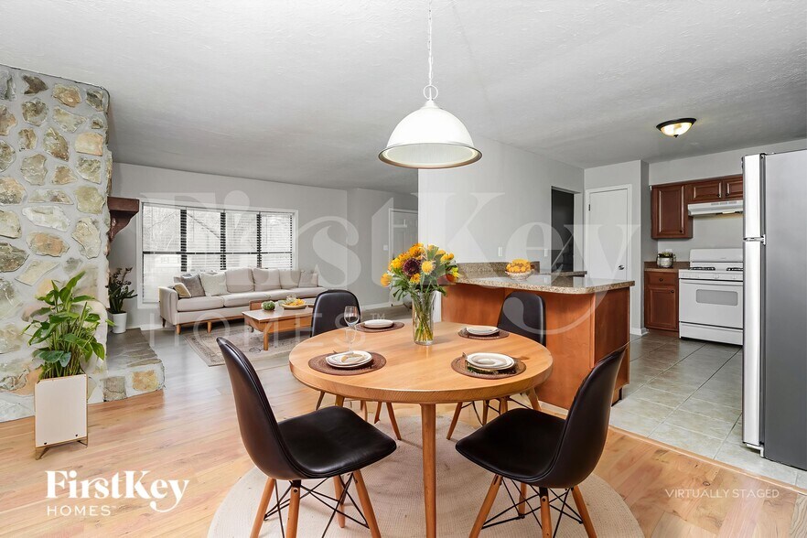 Building Photo - 1006 Hicksmil Ct SW