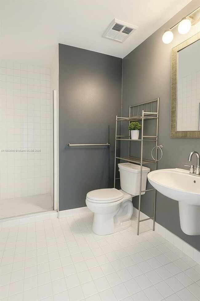 Building Photo - 10 SW South River Dr