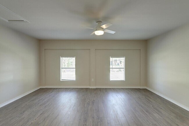 Building Photo - 1106 Bradshaw Dr