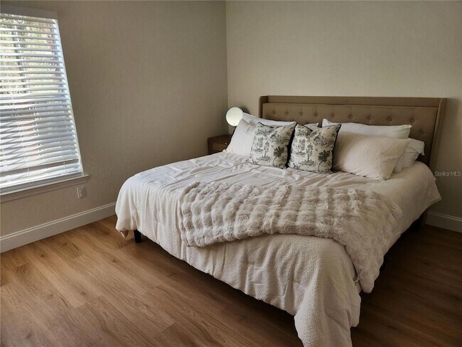 Building Photo - 8926 Manor Loop