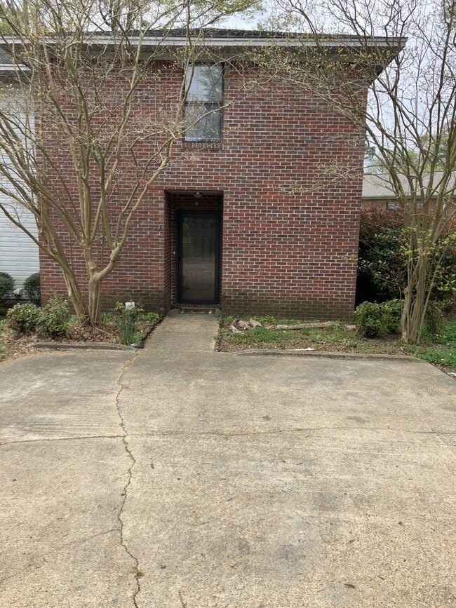 Building Photo - 1823 Holmes St